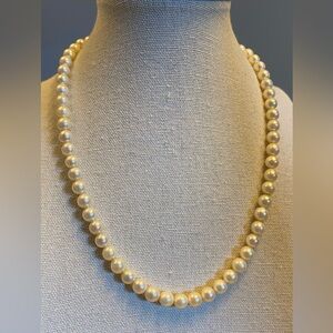Elegant Vintage Cream Pearl Necklace